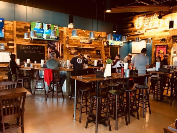 Image representing Shuckin’ Shack Oyster Bar franchise, showcasing how it helps investors navigate common restaurant challenges.